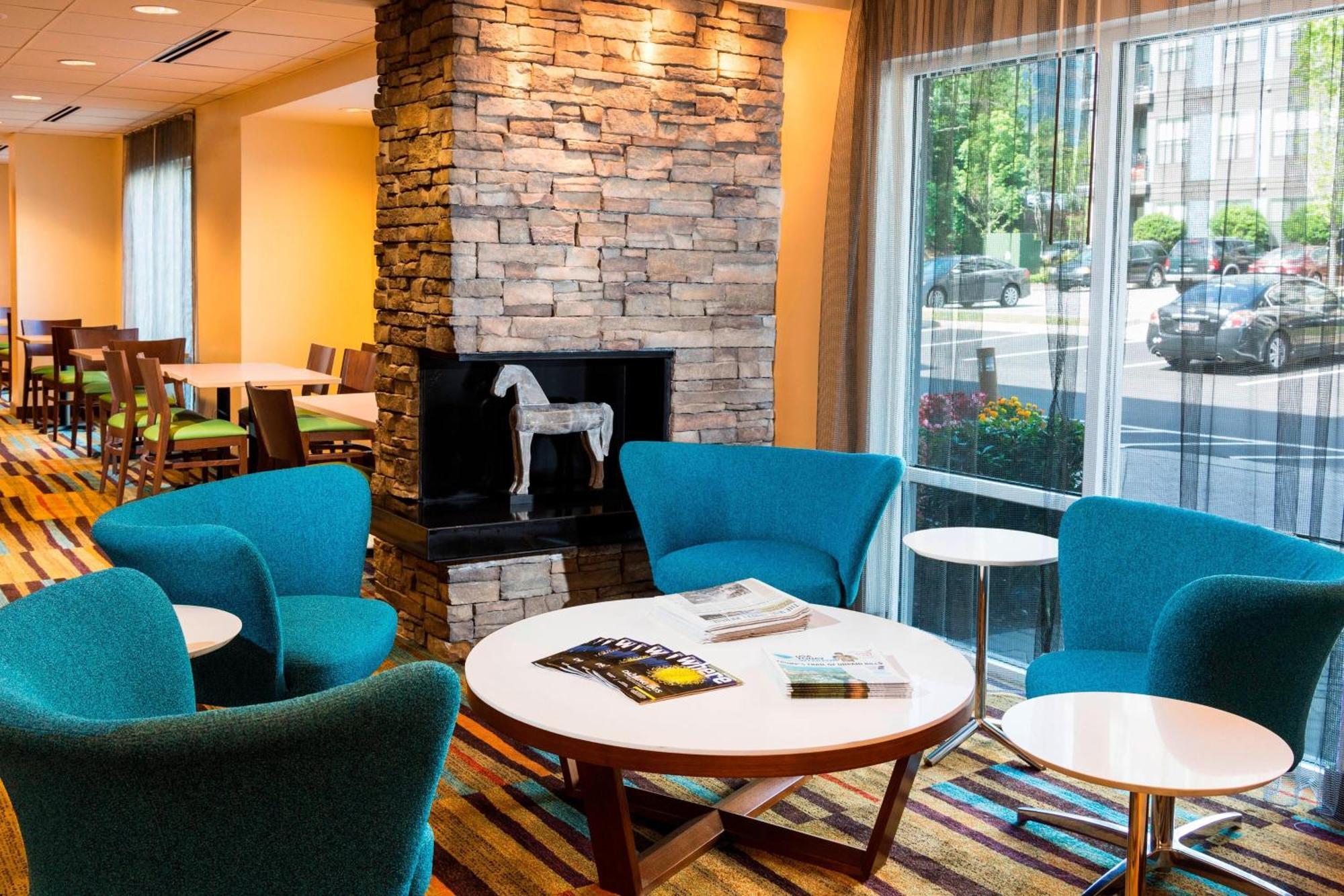 Fairfield Inn & Suites By Marriott Atlanta Perimeter Center Dunwoody Bagian luar foto