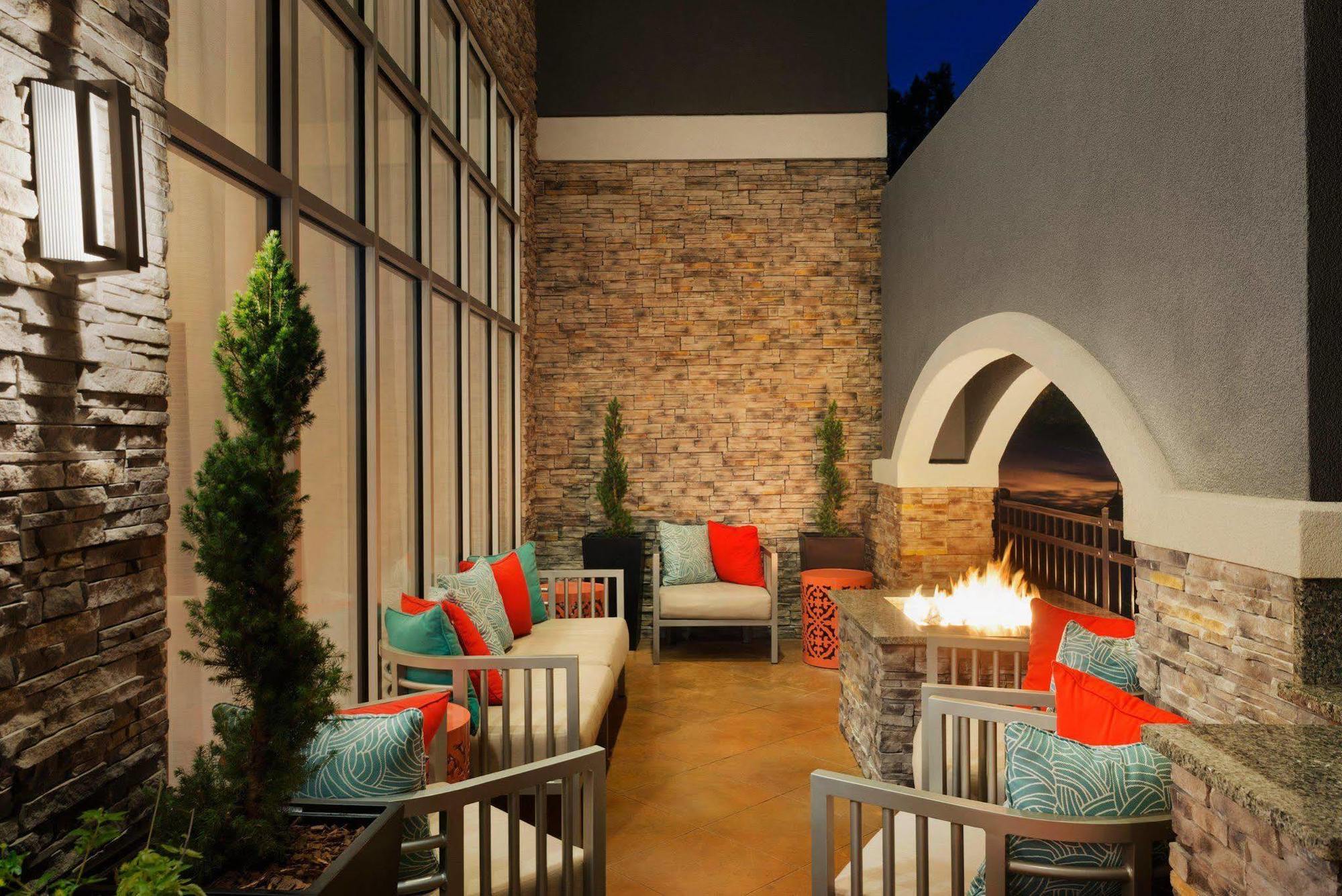 Fairfield Inn & Suites By Marriott Atlanta Perimeter Center Dunwoody Bagian luar foto